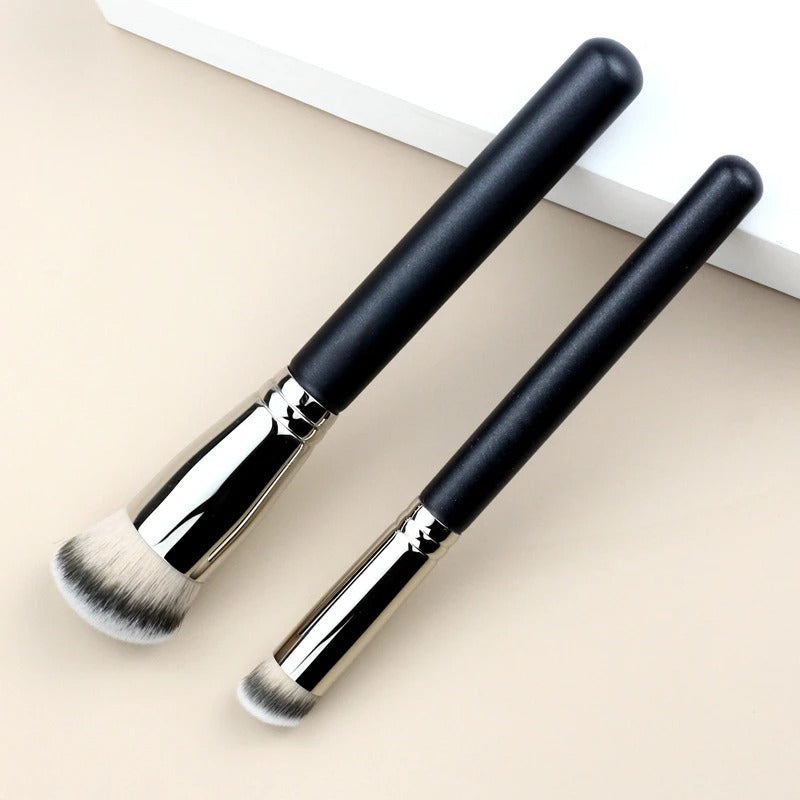 Makeup brushes (portable beauty tools)