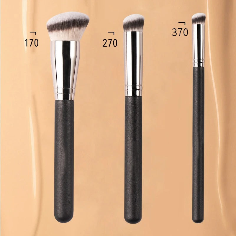 Makeup brushes (portable beauty tools)