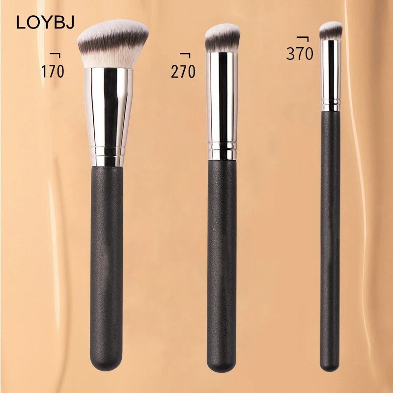 Makeup brushes (portable beauty tools)