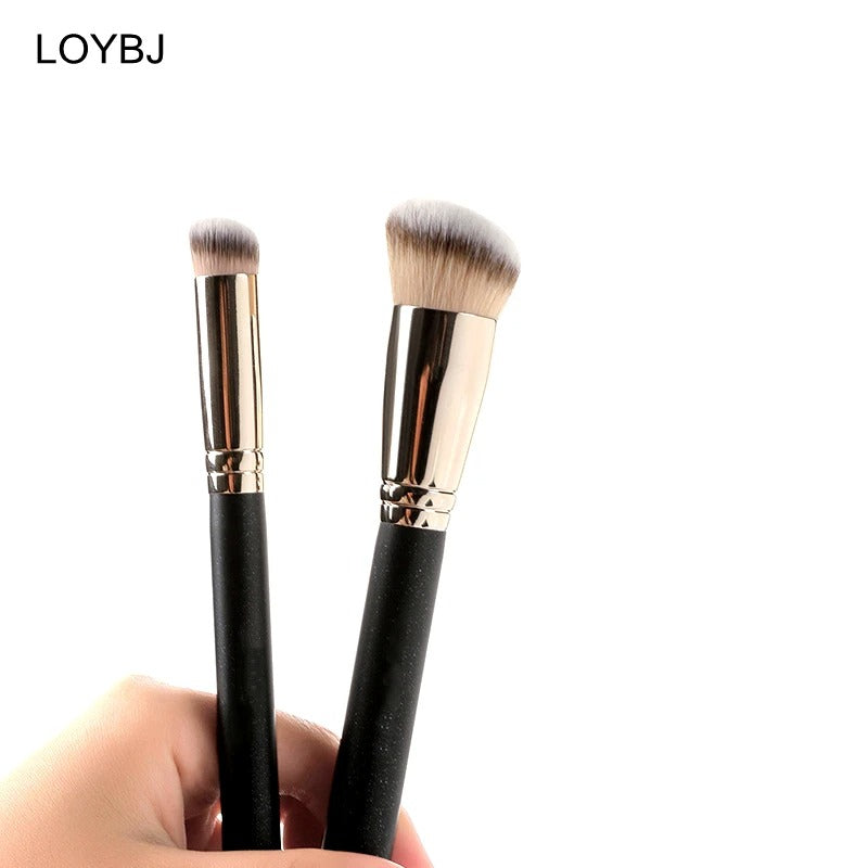 Makeup brushes (portable beauty tools)