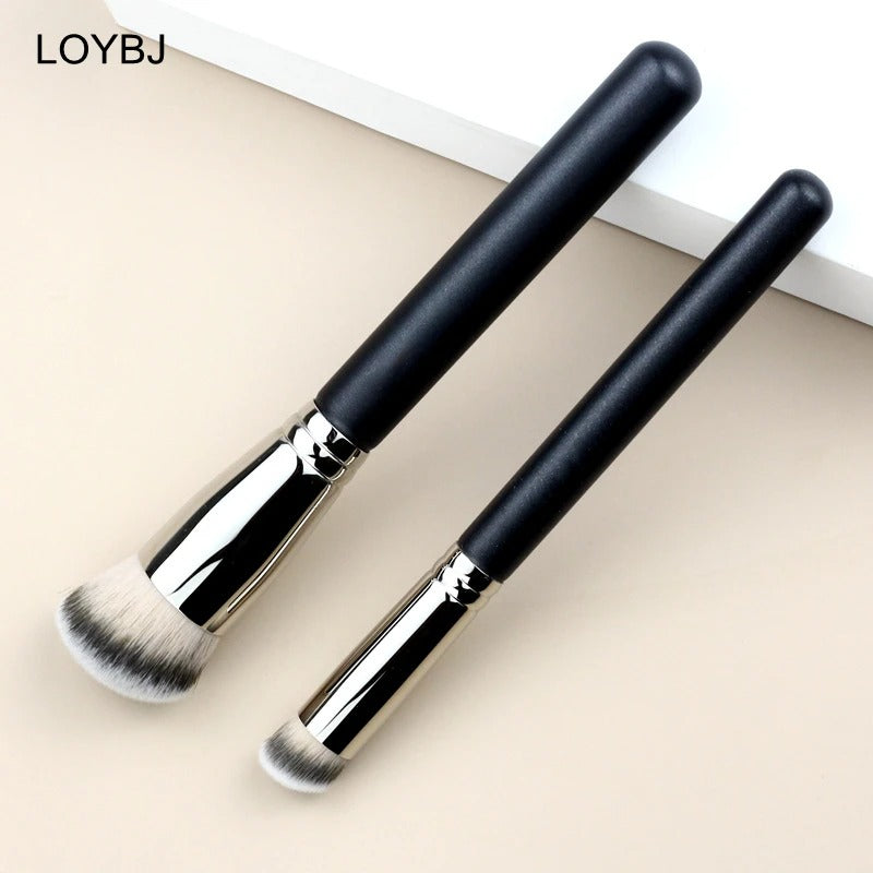 Makeup brushes (portable beauty tools)