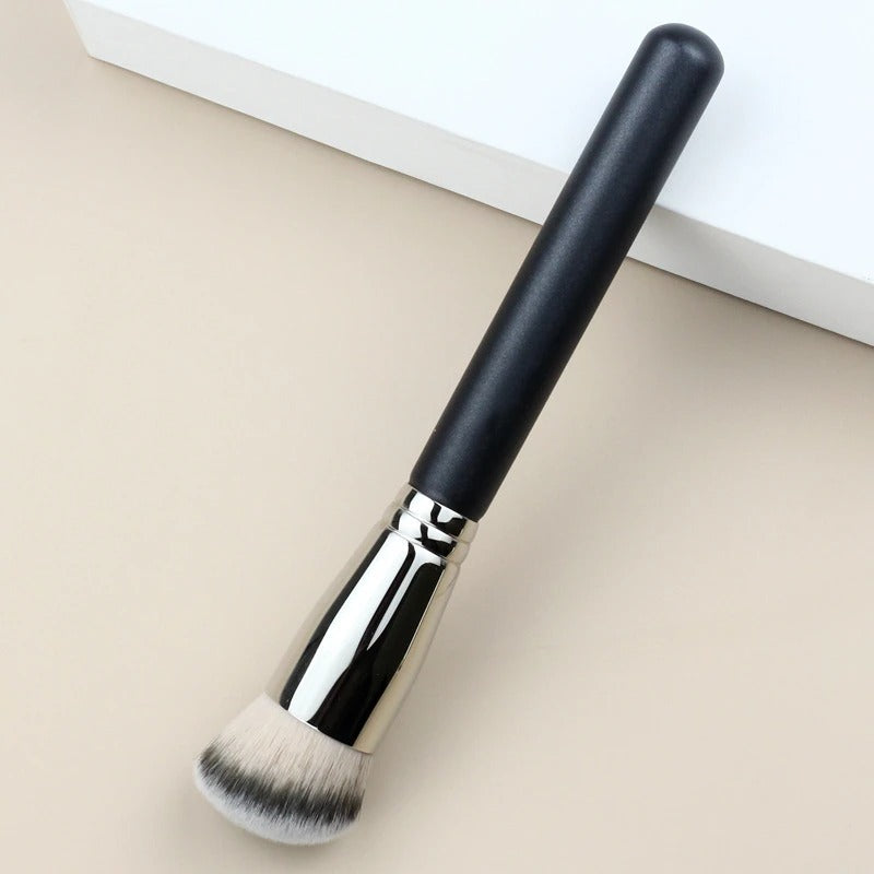 Makeup brushes (portable beauty tools)
